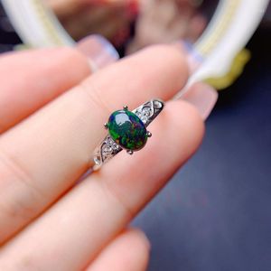 Clusterringen Schitterende kleuren Black Opal Ring Sterling Silver Niche Temperament Senior Sense Eenvoudig Licht Luxe Design Persoonlijkheid