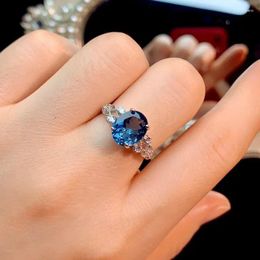 Bagues de cluster Deep Bule Natural Topaz Ring pour un usage quotidien 8mm 10mm VVS 3CT London Blue 925 Bijoux en argent Novembre Birthstone