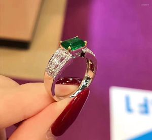 Clusterringen Design Natural and Real Emerald Ring edelsteen bruiloftsbetrokkenheid voor vrouwen Fijne sieraden Gift Groothandel