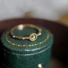 Anelli a grappolo Design argento intarsiato rotondo smeraldo per le donne gioielli di fidanzamento da matrimonio stile delicato e fresco regolabile
