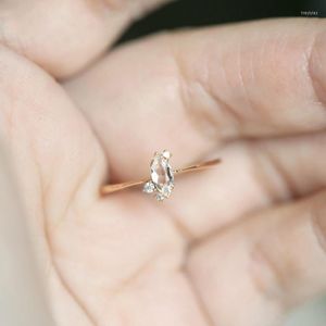 Cluster Anneaux Designer En Diamant Conception Cheval Oeil Cristal Pour Les Femmes Lumière De Luxe Exquis Fiançailles Bijoux Cadeau