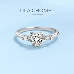 Anillos de clúster Diseñador Joyería Amor en forma de 18k Gold White Sparkling VVS1 D Color 1CT Moissanite Diamond Luxury Romantic Wedding Ring para