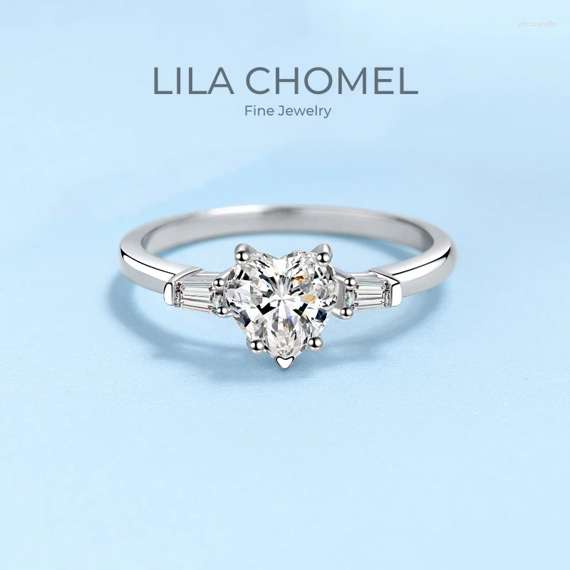 Cluster Rings Designer Jewelry Love Shaped 18K White Gold Sparkling VVS1 D Color 1CT Moissanite Diamond Luxury Romantic Wedding Ring For