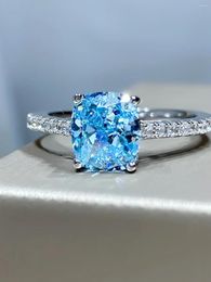 Cluster anneaux désirant Baule au trésor bleu marin Radian coupé explosif flash importé de diamant à haute teneur en carbone et exquis et exquis