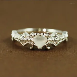 Cluster Rings Elegant Flower Opal Heart European and American Fashion Engagement Wedding For Women