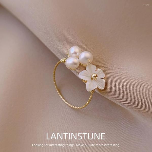 Bagues de cluster élégantes perles d'eau douce petite fleur ronde couleur or bague ouverte pour les femmes personnalité avancée jeunes filles bijoux de fête