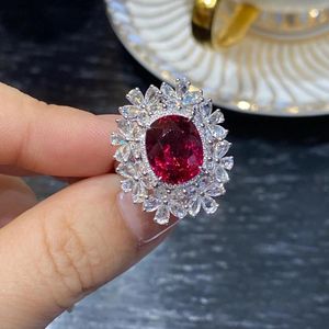 Cluster Anneaux Élégant Vintage Princesse De Mariage Pour Les Femmes De Luxe Rouge CZ Cristal Tempérament Marquis Banquet Partie Doigt Bijoux