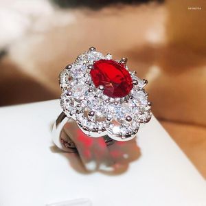 Cluster Ringen Elegante Vrouwen Mode Edelsteen Bloem Voor Creativiteit Ingelegde Rode Steen Sterling Zilveren Verlovingsring Sieraden