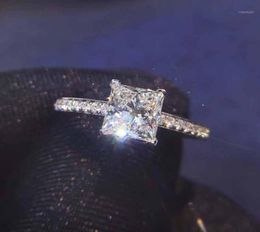 Cluster ringen Emerald 925 Sterling Silver Ring Finger Four Princess Cut Topaz Gemstone Elegant For Women Engagement Wedding Jewelr9576616