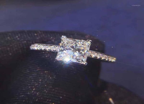 Anillos de racimo Emerald 925 Sterling Silver Ring Finger Four Princess Cut Topaz Gemstone Elegant para Women Engagement Wedding Jewelr2302124