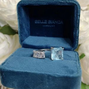 Bagues de cluster Emerald Light Pink Diamond Bague de mariage pour femme Square Open Sapphire Luxe Délicat Plaqué Or Pendentif Bijoux