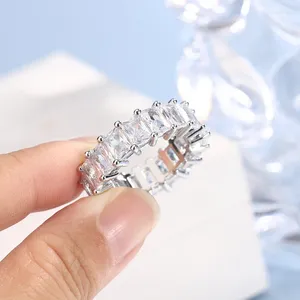 Bonnes de cluster European et américain exagéré en diamant complet Rectangle Zircon Ring pour la mode féminine 925 Sterling Silver Bride Wedding