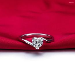 Cluster ringen Europese en Amerikaanse mode All-match sieraden Klassiek Diamond Rose Love Heart Ring Wholesale Woman for Men Men Women