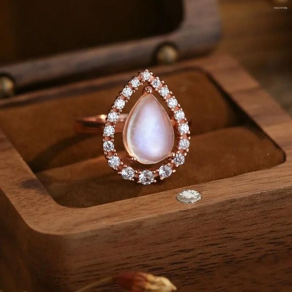 Cluster anneaux européens et américain Pigeon Egg Drop Moonlight Stone Micro Set Diamond Rose Rose Gold Ring la tendance des femmes
