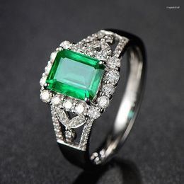 Anillos de racimo Temperamento europeo y americano con incrustaciones de circón rectangular color esmeralda gema anillo abierto joyería de vida de lujo femenina