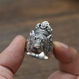 Clusterringen Europese Domineering Crown Lion King Punk Male Yuzuk Sieraden Boho Thai Silver Color Ring Ongebruikelijke geschenken aan mannen maat 6220c