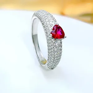 Clusterringen Prachtige en compacte kunstmatige rode schat 925 sterling zilveren ring gecombineerd met diamanten huwelijksjuwelen met een hoog koolstofgehalte