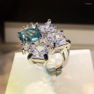 Clusterringen Exquise Haute Couture Natural Topaz voor vrouwen onregelmatige geometrische sky blauwe saffierring dames feestvansjuwelen