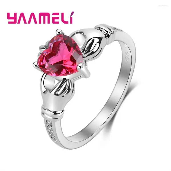 Bagues de cluster fantastique couleur rouge clair et conception d'amour en argent sterling pour les femmes cocktail bague à la mode