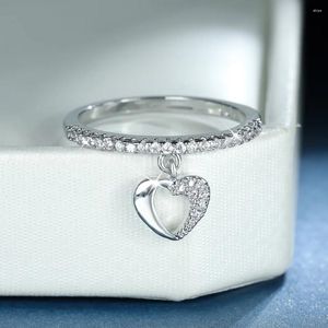 Cluster Rings Fashion Hollow Love Heart Hanger For Women Single Row White Zirkon Small Stone Wedding Band Engagement Sieraden Accessoire