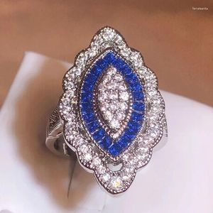 Bagues de cluster Mode Luxe Blue Topaz Bague de fiançailles Femmes Bijoux 925 Stamp Full Diamond Zircon pour cadeau de fête
