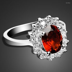 Cluster Rings Fashion Noble Red Blue Stone Ring. Bijoux de mariage en zircon 5A éblouissants en argent sterling 925 pour femme.