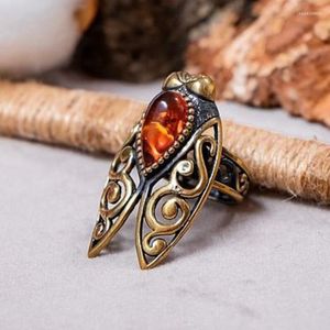 Clusterringen Modering voor vrouwen Goudkleur Unique Vintage Red Crystal Insect Cicada Jewelry Wedding Engagement Party Gift