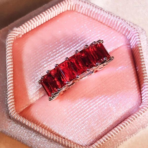 Cluster anneaux mode rose rose rouge rubis baguette anneau de couple en diamant complet pour femmes bijoux de cadeau d'anniversaire en argent géométrique argenté