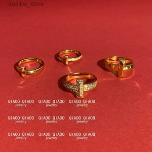 Clusterringen Modieuze gelaagde ring Vrouwelijke lichte luxe Micro Set Zirkoon Shining Instagram Ring Vrouwelijke L240315