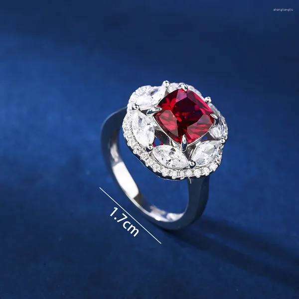Anillos de racimo Femenino Ruby Red Corundum High Carbon Diamond Sterling Silver Anillo S925 Temperamento de cercanía de circón