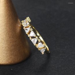 Cluster Ringe Für Frauen Einfache Dreieck Zirkon Licht Gold Farbe Midi-Finger-Ring Zubehör Mode Schmuck Großhandel R196