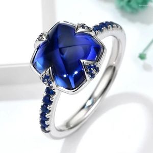 Cluster Ringen Foydjew 2023 Trends Leuke Mode Zilveren Kleur Ingelegd Suiker Toren Kristal Royal Blue Sapphire Ring Voor Vrouwen