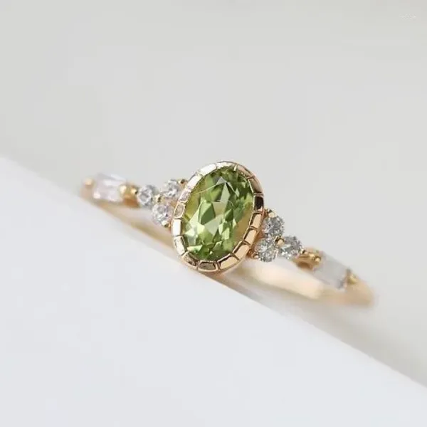 Anneaux de cluster Frais et rafraîchissant Olive Green Gem pour femmes Vintage Design High Grade Light Luxury Bague de fiançailles Bijoux en argent