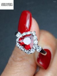 Cluster anneaux Garnet Red Personnalité Ruby Color Zircon 925 Silver Ring Love Heart Finger romantique pour femmes