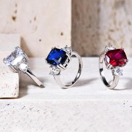 Cluster Anneaux Gem's Ballet 925 Sterling Silver Gemstone Ring Cushion Lab Ruby Engagement ￠ trois pierres pour les femmes Wedding Fine Jewelry