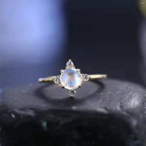 Bagues de cluster Gem's Ballet Juin Birthstone Délicat 925 Sterling Silver Bague en or Naturel Rainbow Moonstone Cadeau de fiançailles pour elle