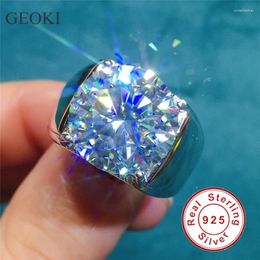 Cluster Ringen Geoki 10 Geslaagd Diamant Test Ronde Perfect Cut D Kleur VVS1 Moissanite Ring Mannen Luxe 925 Sterling Zilver Wedding267o