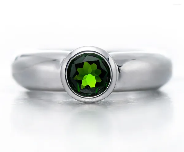 Cluster anneaux Geside 6 mm chrome diopside rhodium sur l'anneau en argent sterling 1ctw