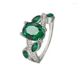 Clusterringen Green Emerald Silver Ring For Women Fashion Gold Color ingelegde Zirkon Wedding Bridal Engagement Sieraden