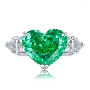 Bagues de cluster Bague de diamant à haute teneur en carbone Full Body 925 Argent incrusté 10 12 Fleur verte émeraude coupée en forme de coeur en forme de coeur pour femme