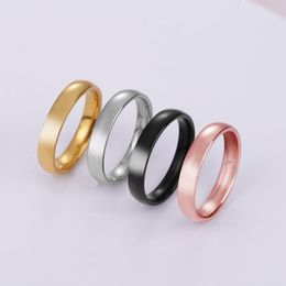 Bagues de cluster de haute qualité pour hommes simples en acier inoxydable pour femmes de 4 mm de largeur Rosegold / Argent / Noir Couleur Cadeau pour fille