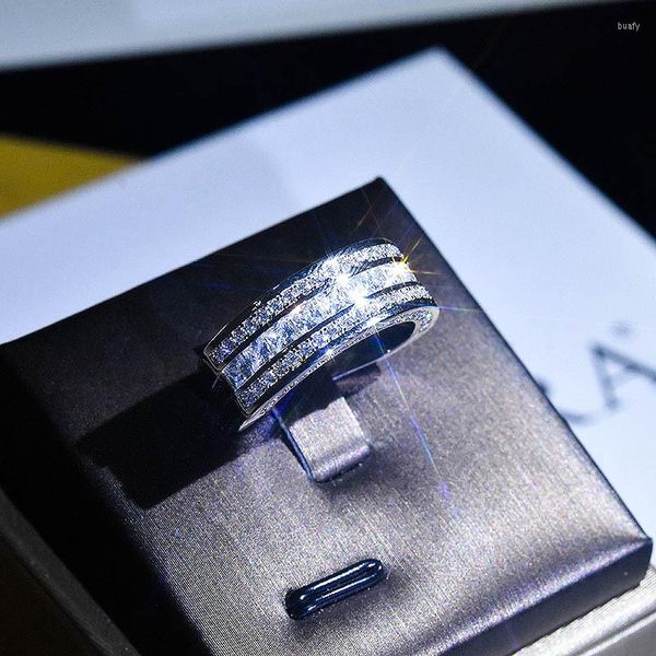 Anillos de racimo Anillo súper flash de diamante con micro incrustaciones de alta calidad con 925 sellos Compromiso de lujo Regalo de cumpleaños de fiesta de tira de tres filas