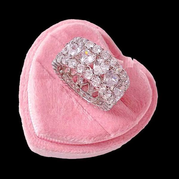 Anillos de racimo Hip Hop Iced Out Bling Cubic Zircon Redondo en forma de corazón Micro Pave Clear CZ Anillos de dedo completos para mujeres Charm Joyería geométrica L240315