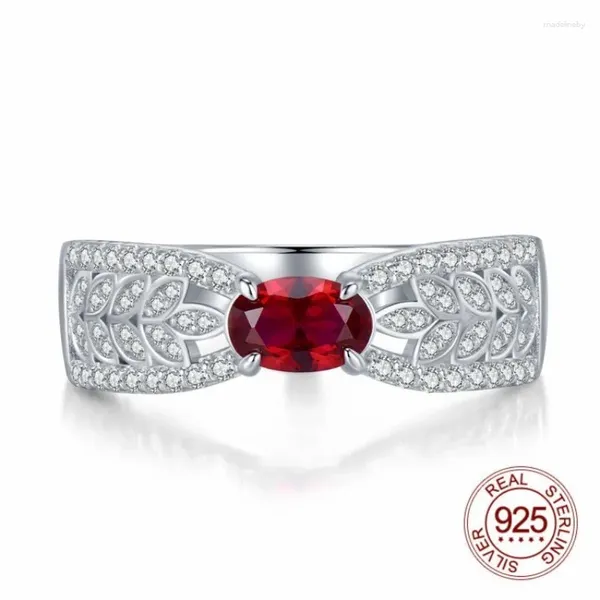 Anillos de racimo Diseño de hoja hueca 4x6mm forma ovalada rubí rojo Mirco ajuste de circón cúbico 925 anillo de dedo de plata esterlina