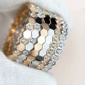 Cluster anneaux Hot nouveau s925 Silver Niche Anneau de mode plaqué 18k Rose Randonnée en diamant en nid d'abeille Diamond Womens Food Ring T240524
