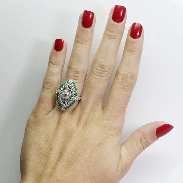 Anillos de racimo HOYON Esmeralda Cobre Micro Ajuste Diamantes Verdes Estilo Anillo de Compromiso de Mujer Gema Cuadrada Astilla 925 Joyería de Color