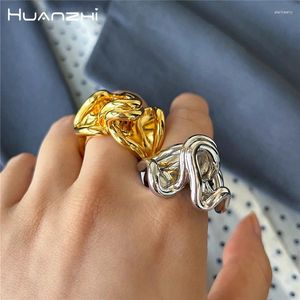 Cluster Ringen HUANZHI Onregelmatige Geknoopte Bloem Chunky Ring Voor Vrouwen Meisjes INS Vergulde Overdreven Metalen Vintage Sieraden Geschenken 2024