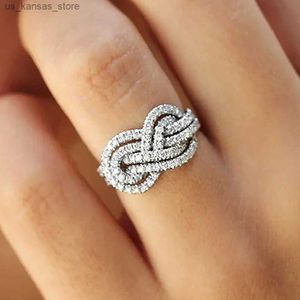 Cluster Anneaux Huitan 2023 Nouvelle femme Ring Twist Infinite Shape Crystal Cumbic Zirconia Anneaux de mariage féminins exquis Bijoux de mode Bulk240408