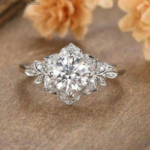 Cluster Rings Huitan Chic Flower Design Cubic Zirconia Rings vrouwen voor huwelijksceremonie Feest Vingeraccessoires Nieuw ontworpen trendy sieraden240408