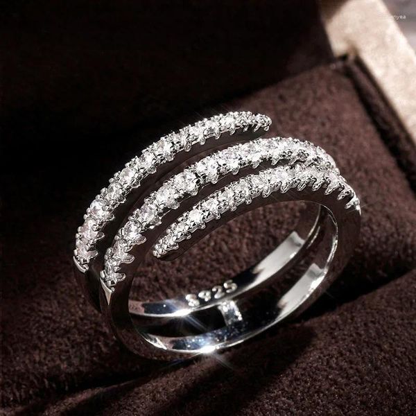 Anillos de racimo Huitan Moda Dedo envolvente en forma de dedo para mujeres Cristal brillante CZ Fiesta de matrimonio Declaración nupcial Joyería Venta al por mayor